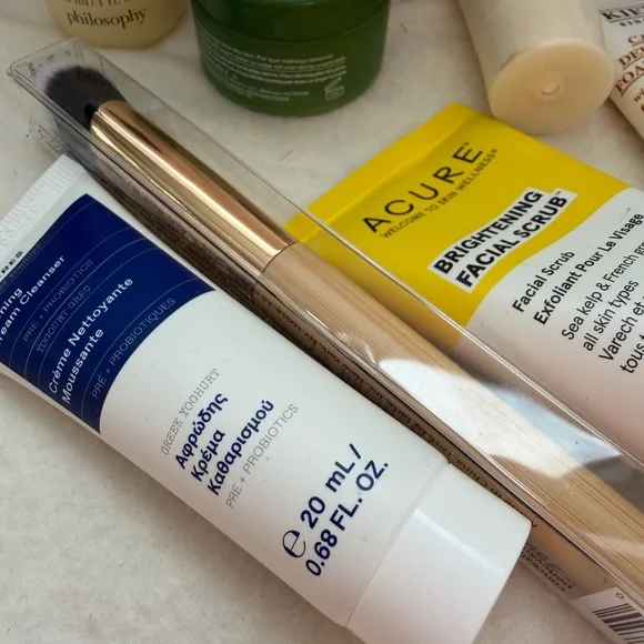 Elegant Ulta Purple Velvet Makeup Bag with 21 New Products - Picture 11 of 16